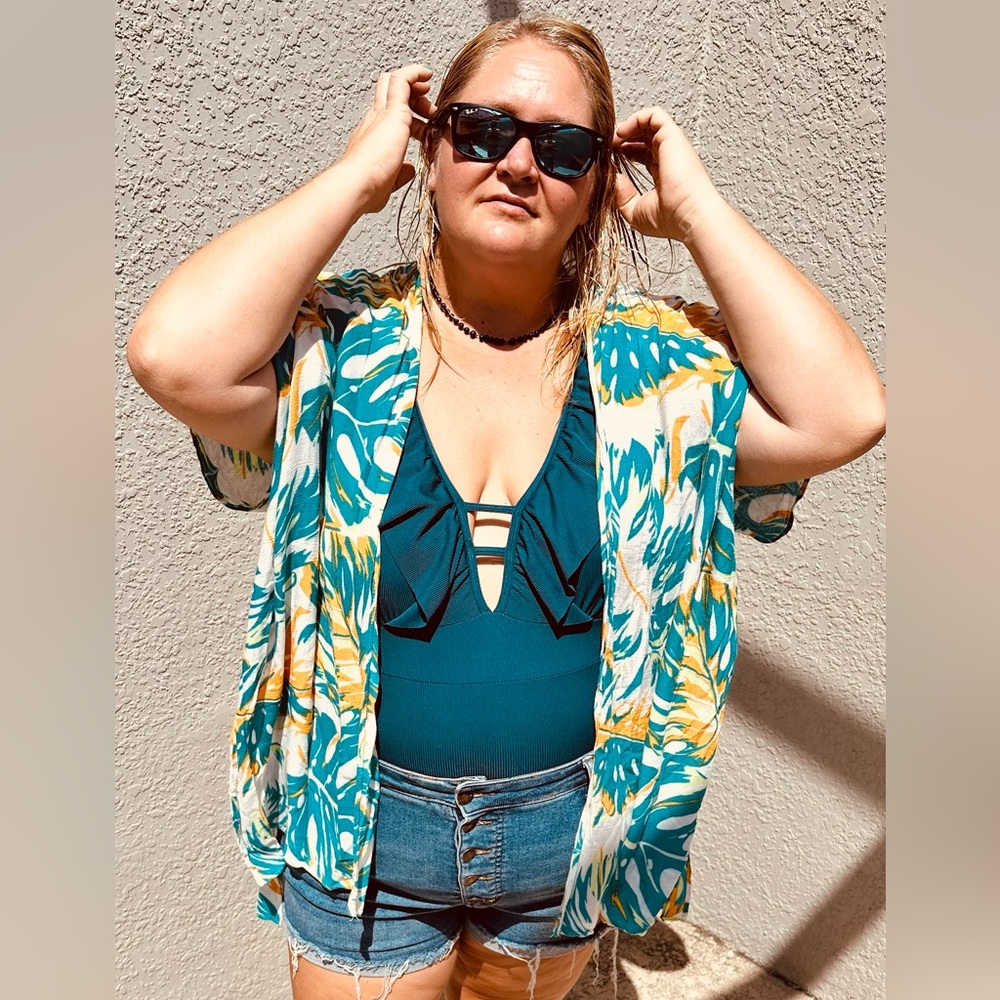 New. Teal, yellow white palm leaf design kimono/ coverup. Can tie in front